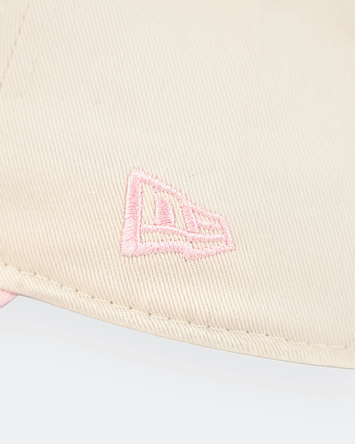 Newcastle United New Era Women's Light Beige & Pink 9TWENTY Adjustable Cap