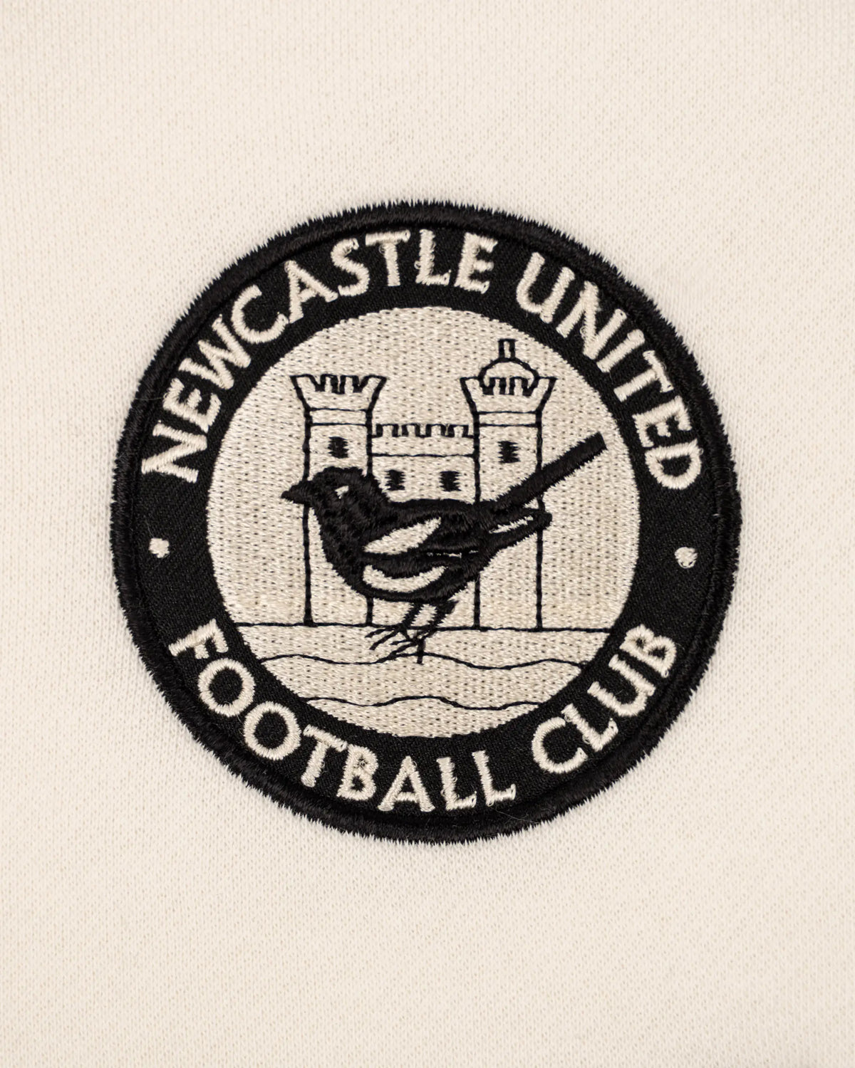 Mewcastle United Men's Retro Crest Off-White Rugby Top