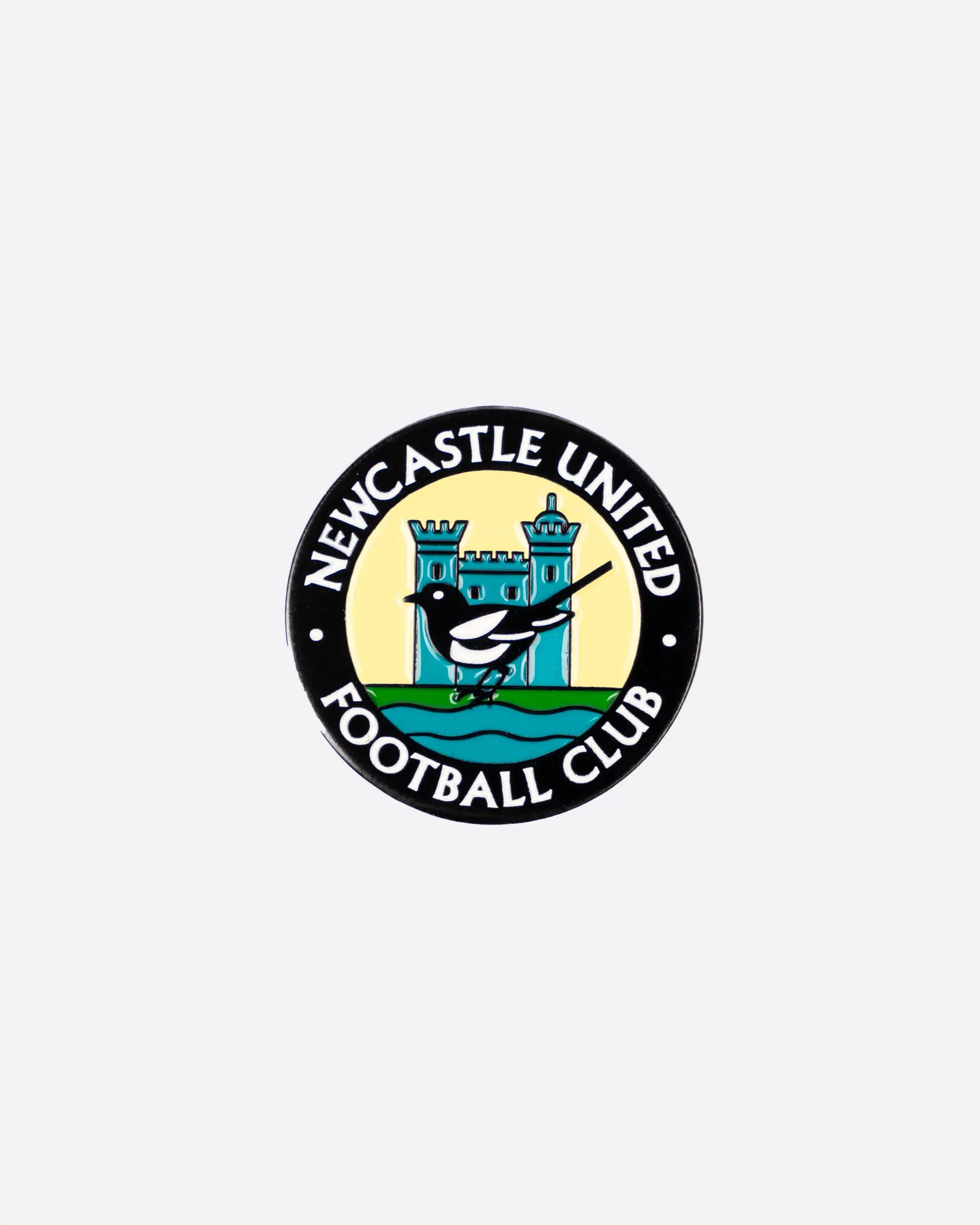 Newcastle United Retro Crest Badge & Keyring Set
