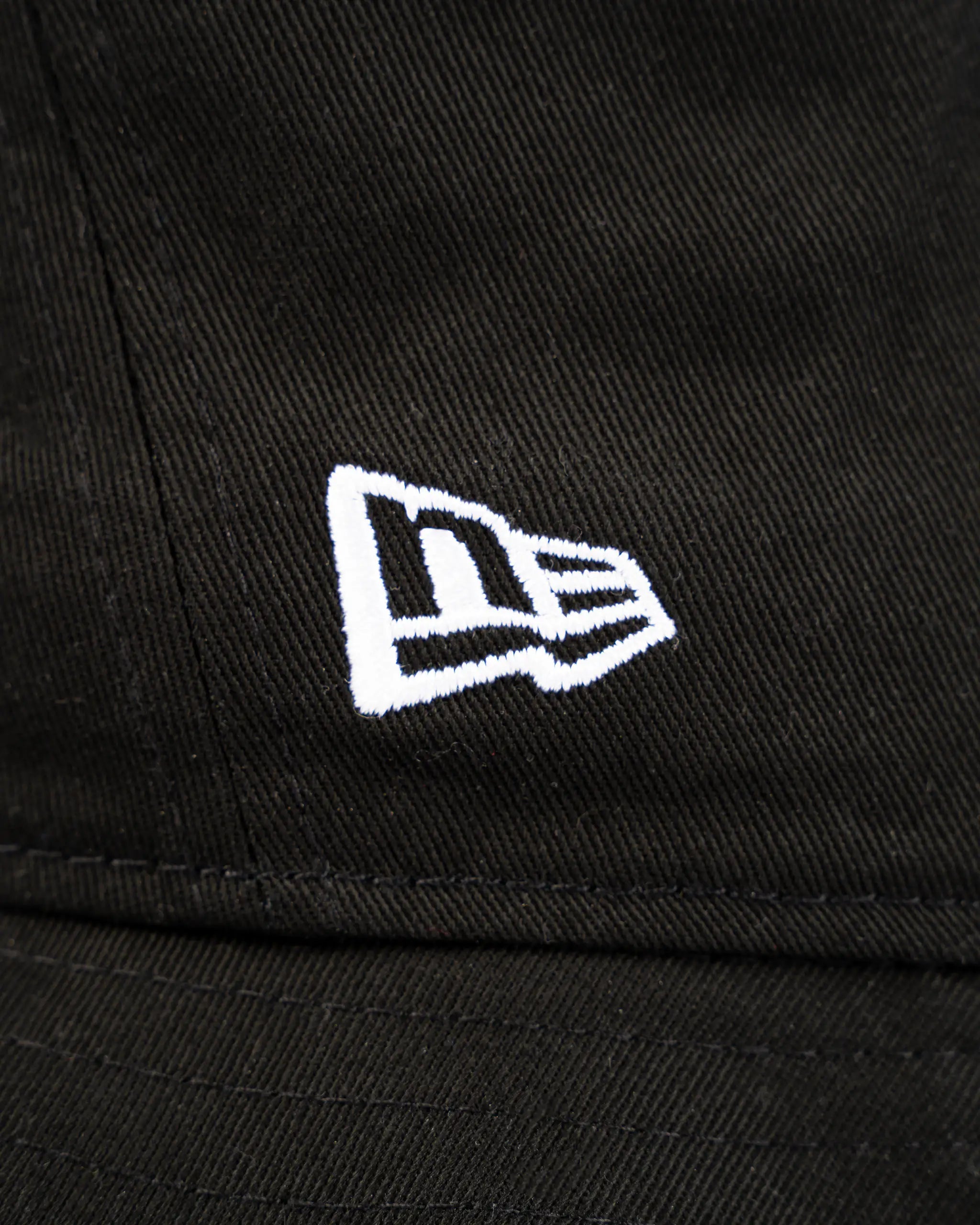 Newcastle United New Era Retro Crest Black Traveller Bucket Hat