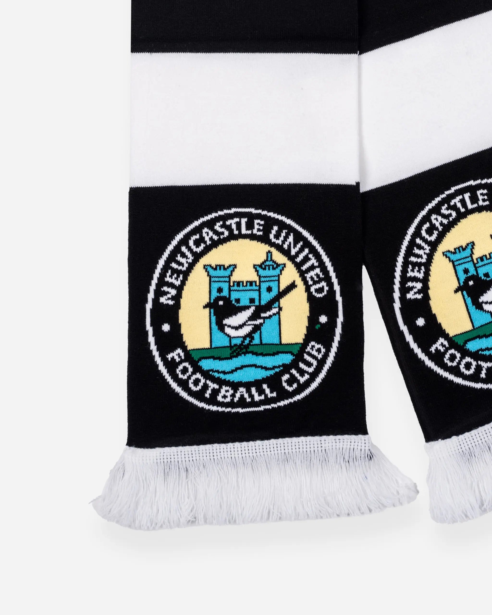 Newcastle United Black & White Retro Crest Jacquard Scarf