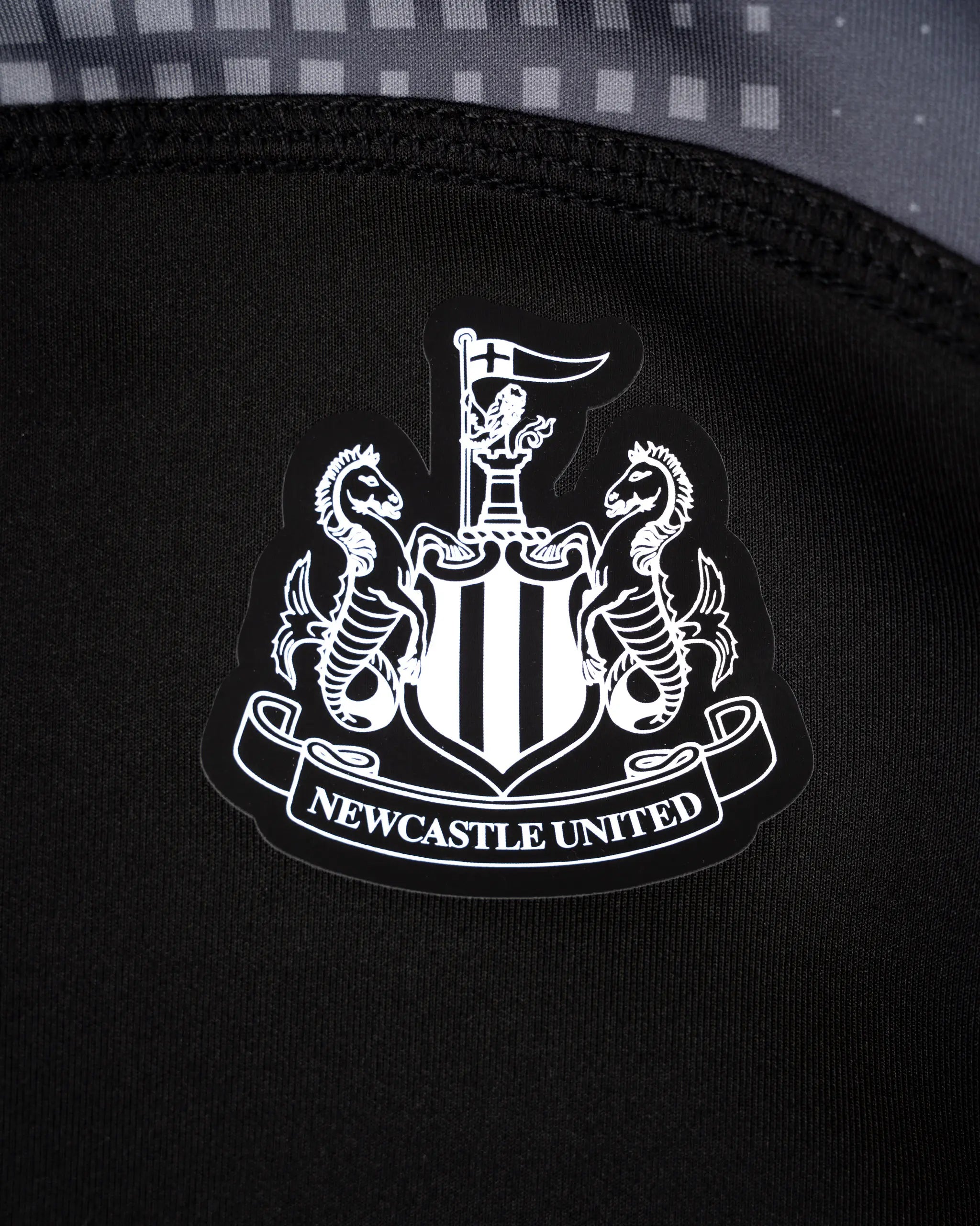 Newcastle United Kids' Black Tech Poly 1/4 Zip Track Top