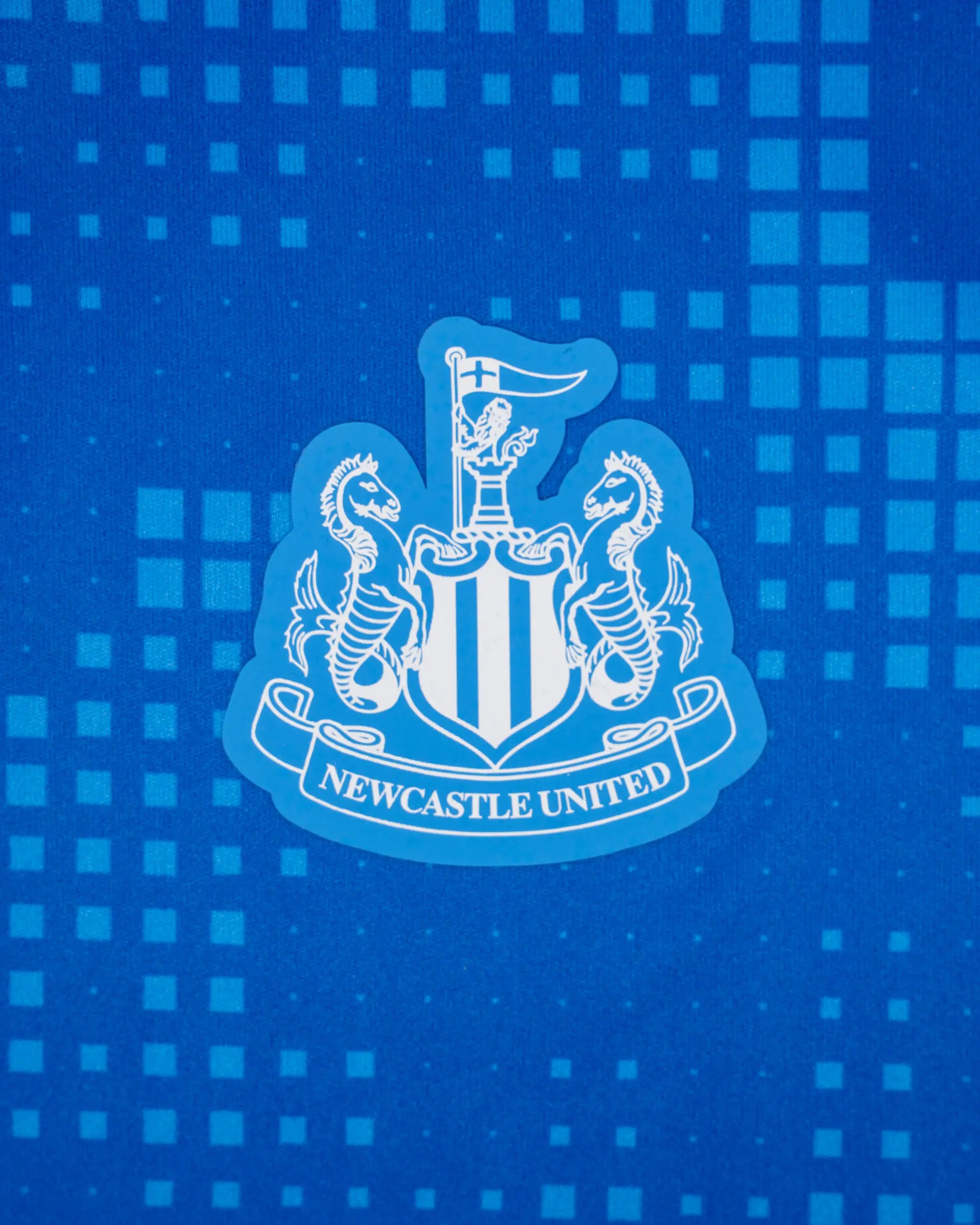 Newcastle United Men's Black & Blue Ombre Crest T-Shirt