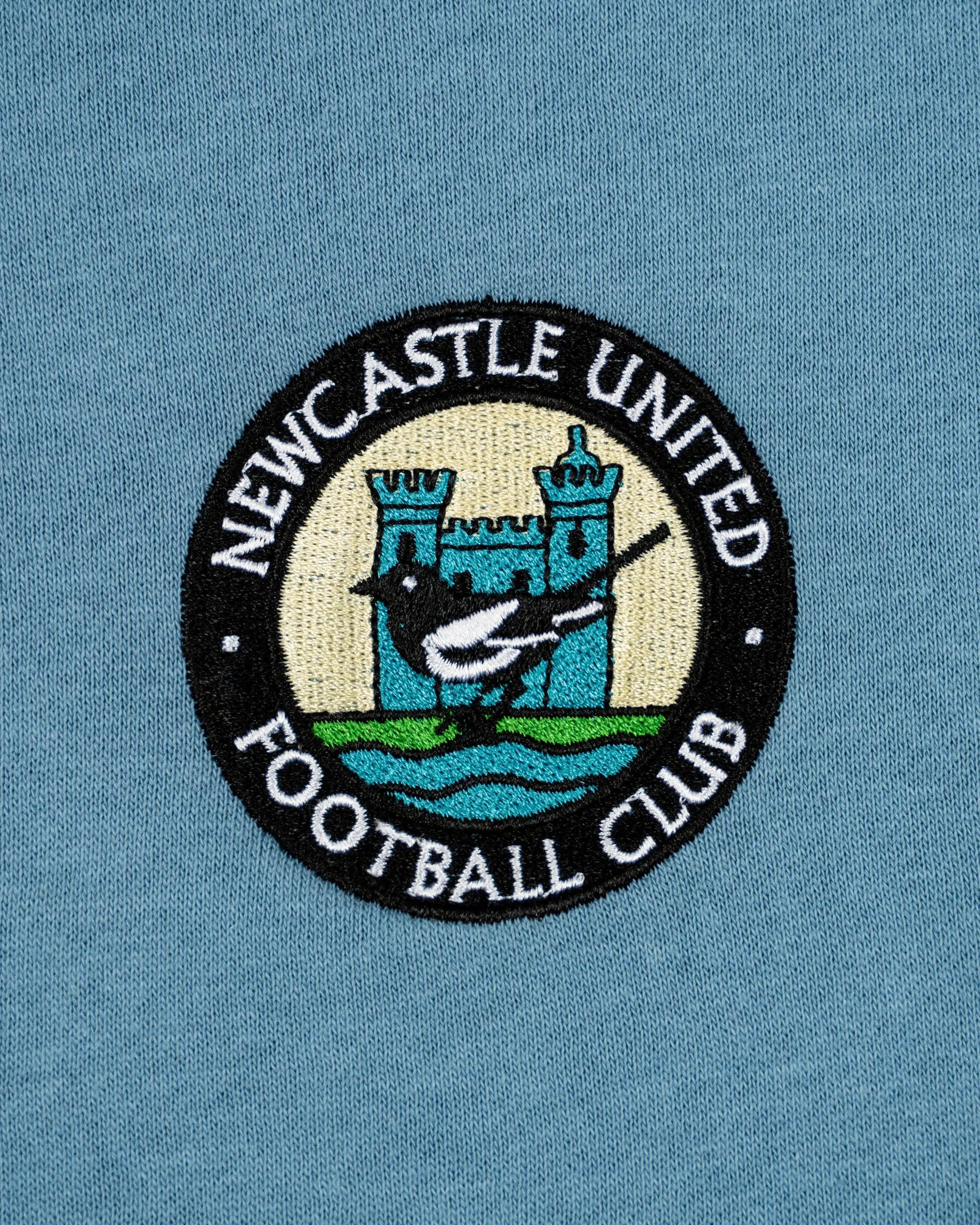 Newcastle United Men's Blue 1976 Retro Crest Sweatshirt