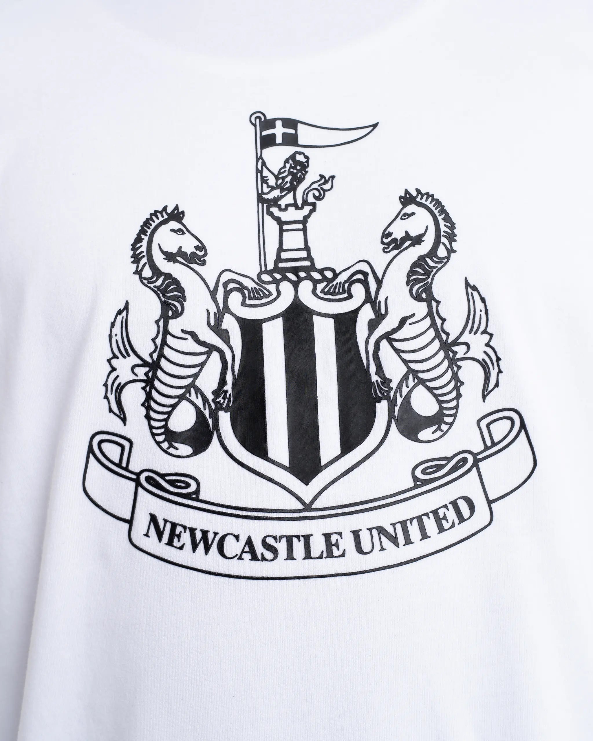 Newcastle United Men's White Raglan Crest T-Shirt