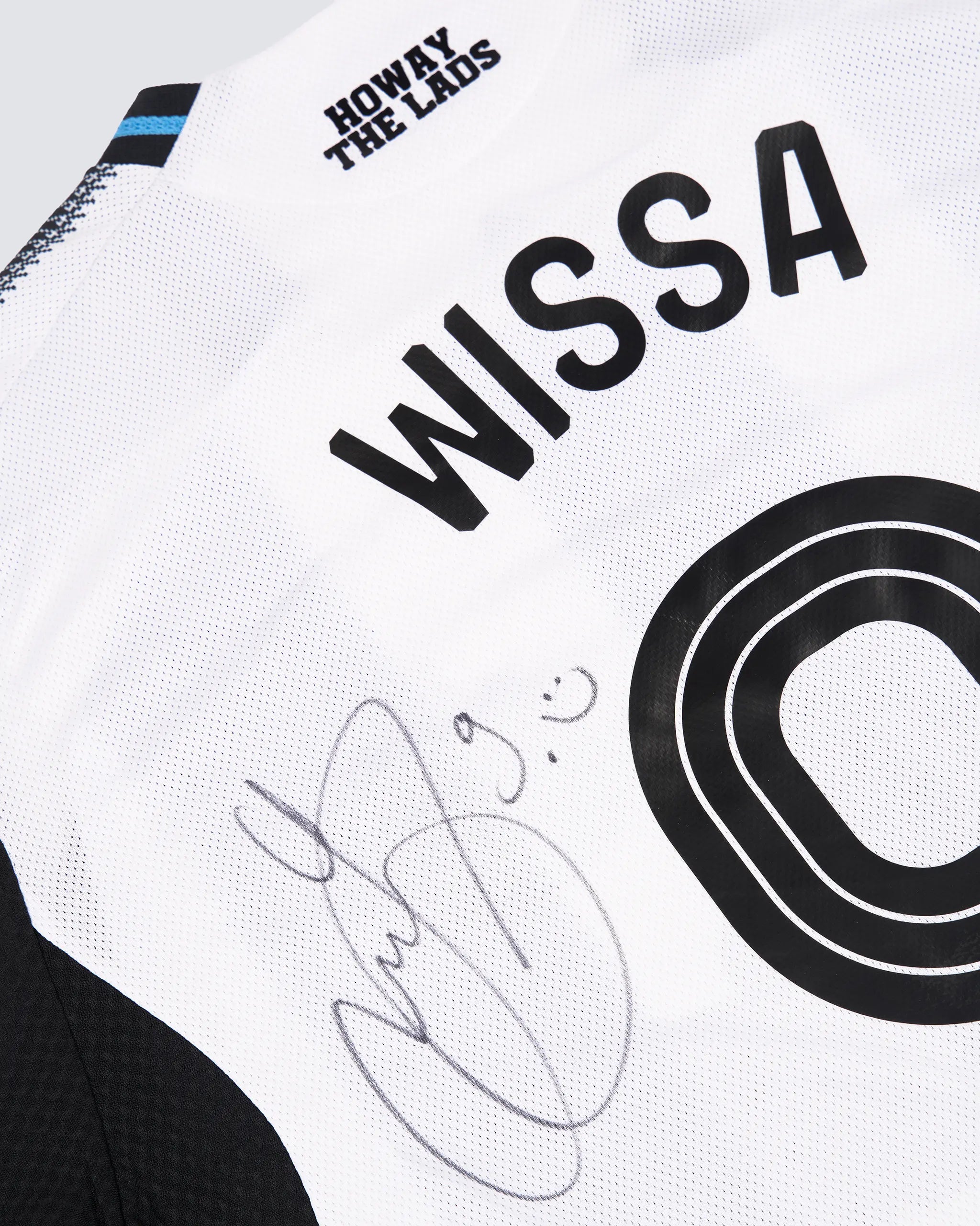 Newcastle United WISSA 25/26 Boxed Signed Home Gold Carabao Cup Patch Shirt