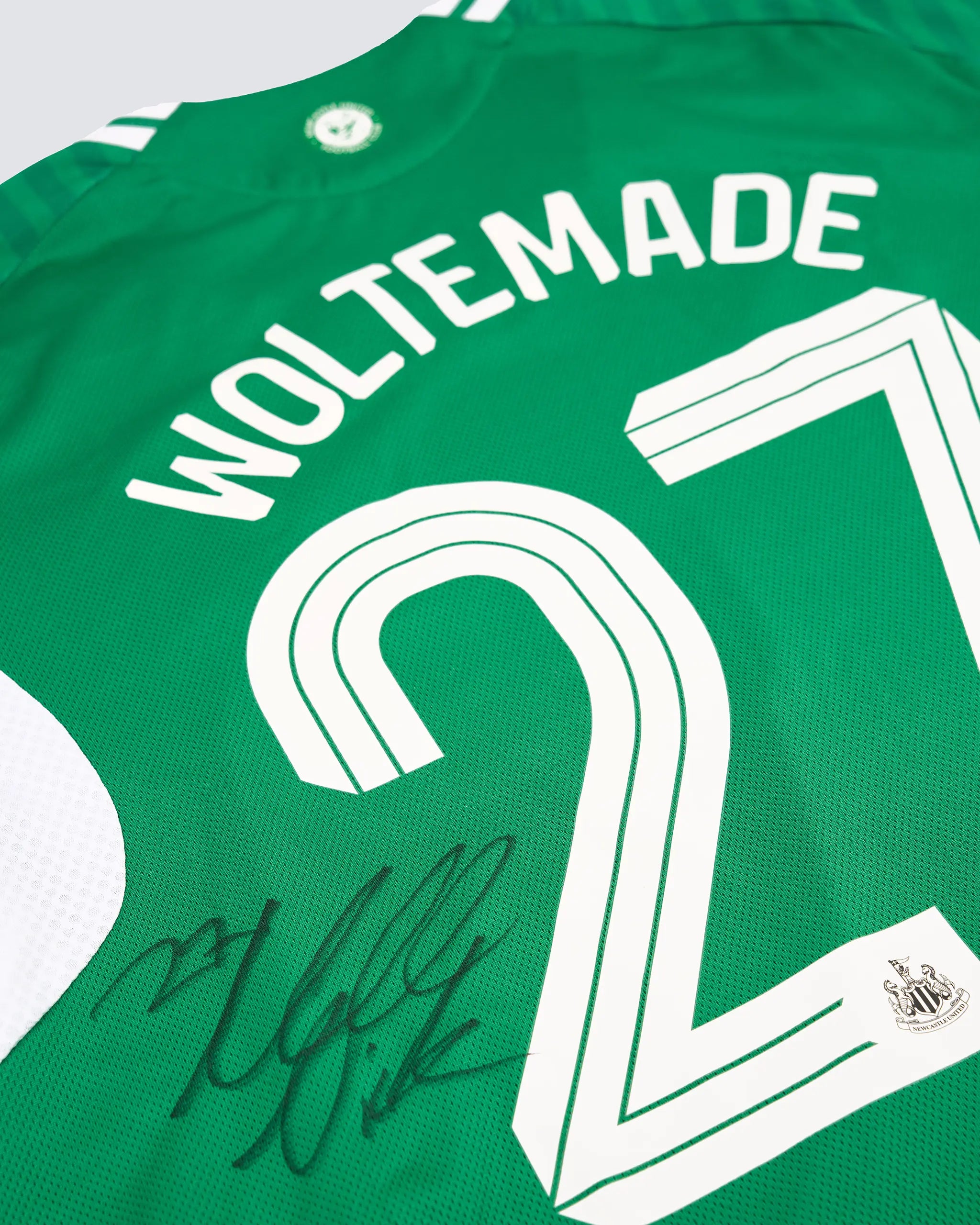 Newcastle United WOLTEMADE 25/26 Boxed Signed Away Shirt