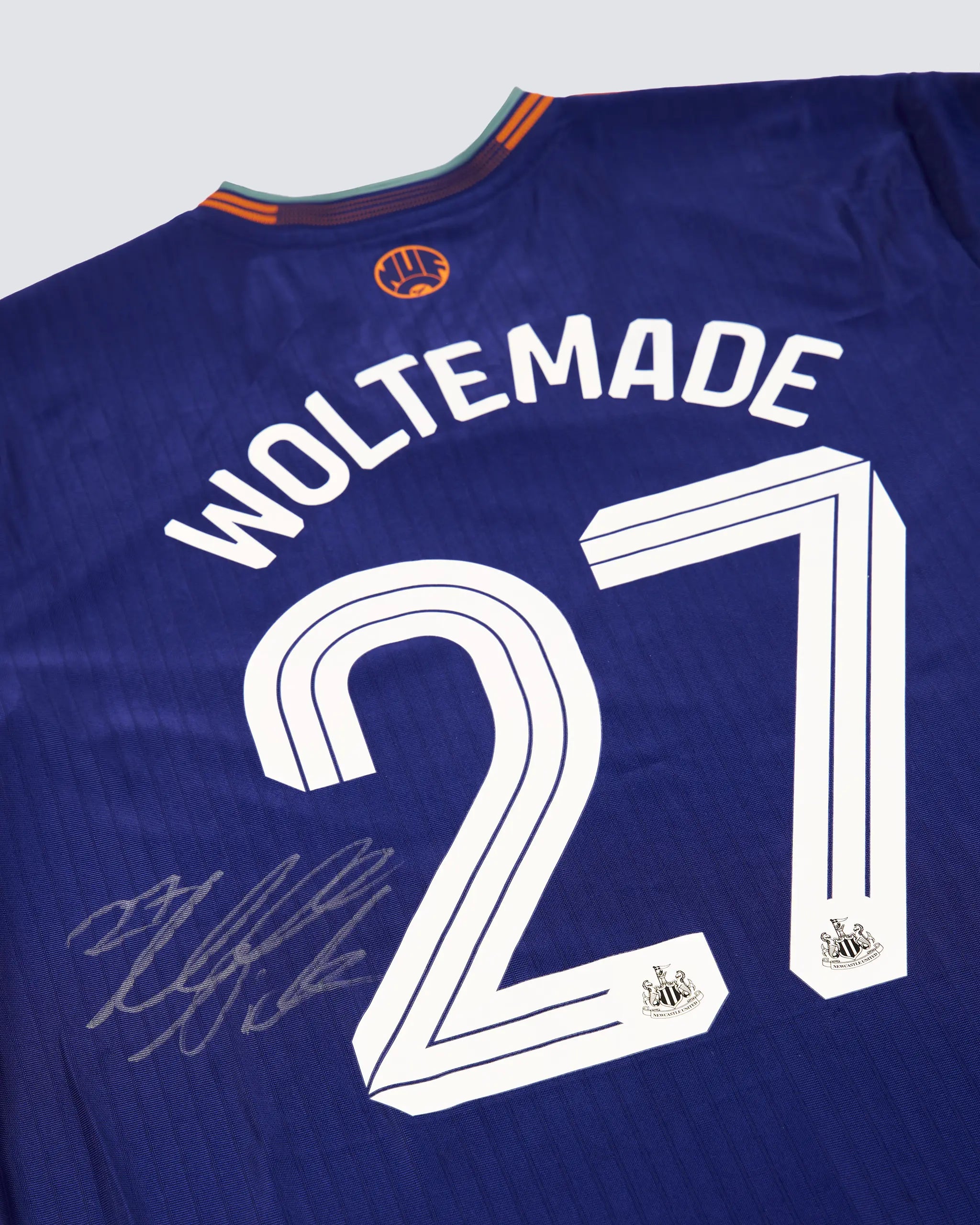 Newcastle United WOLTEMADE 25/26 Boxed Signed Third Shirt