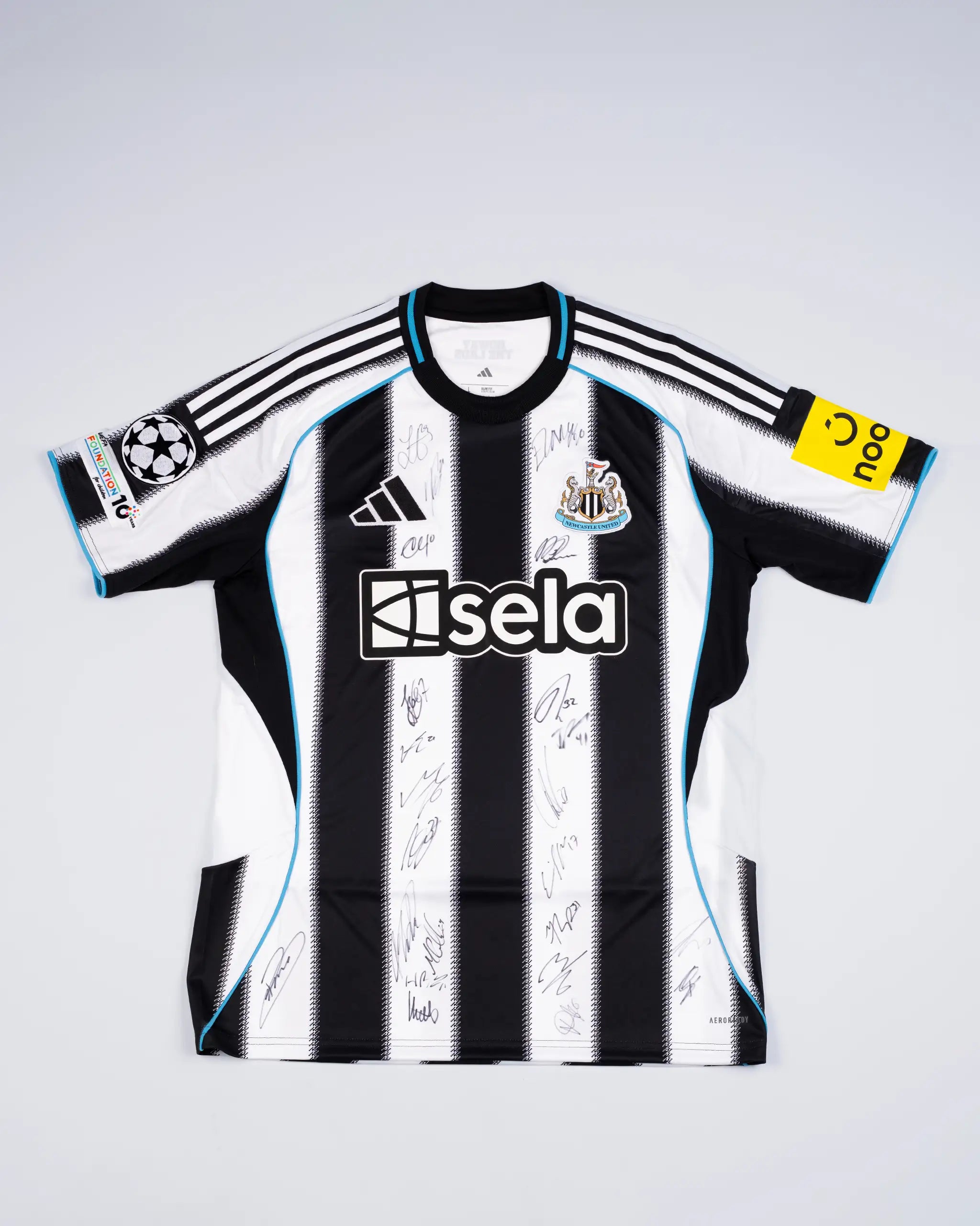 Newcastle United 25/26 Boxed Signed Home Shirt - Full Squad